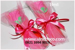 souvenir-coklat-mawar-pink